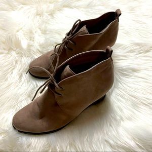 Unisa Women’s Tan Suede Wedge Ankle Lace Up Bootie Size 7.5 GUC